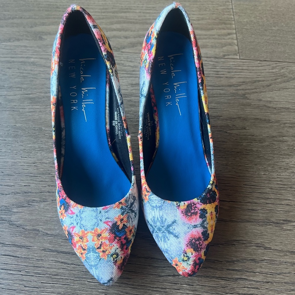 Nicole Miller New York Tropical Floral pumps size 6